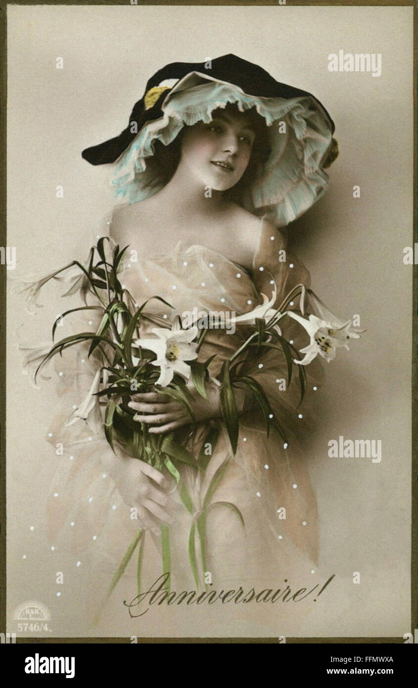 Anniversaire - unbekannter junge Lady mit großen Hut und Blumen - Belle-Époque - Ansichtskarte - 1900 Stockfoto