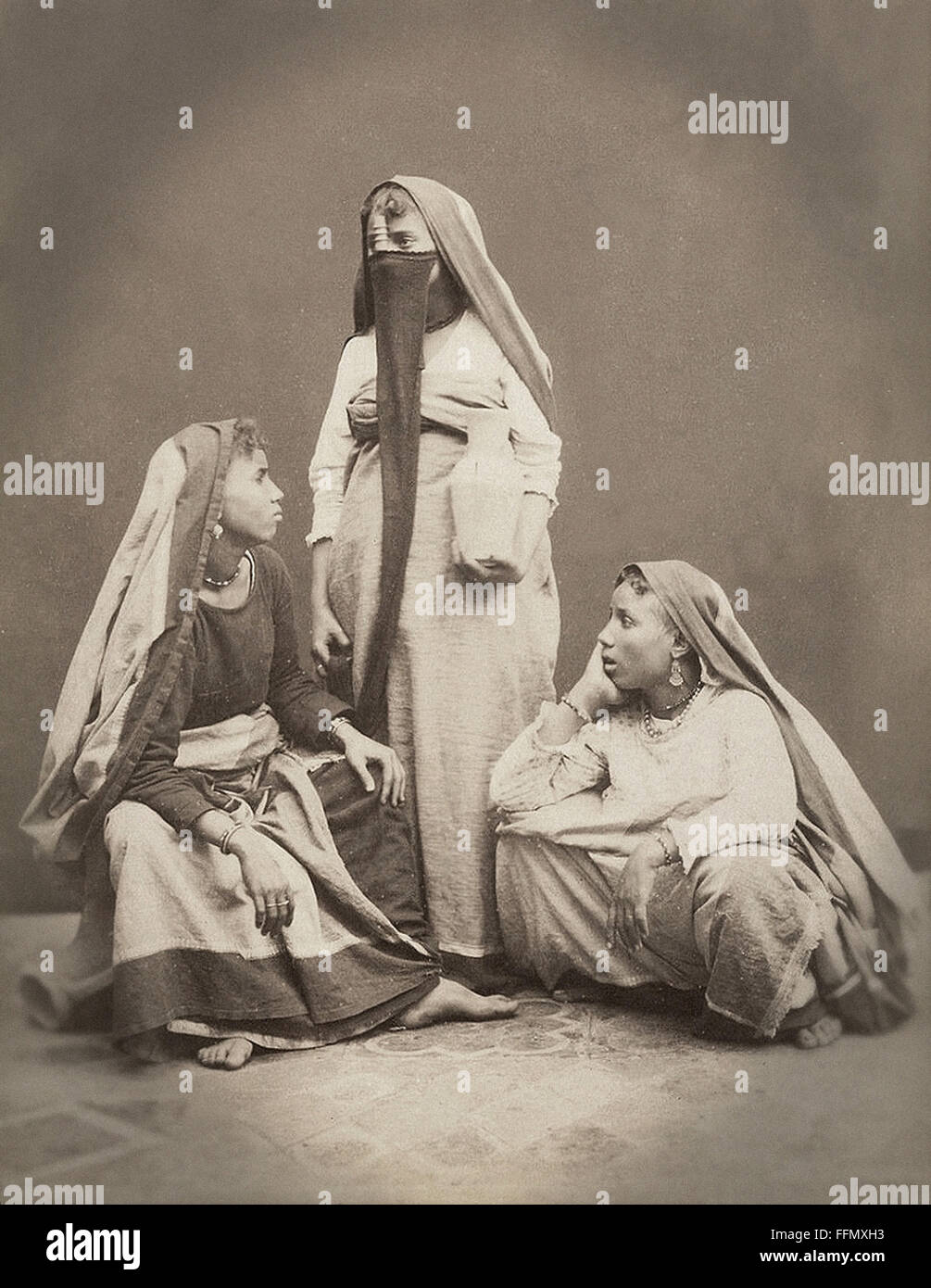 Drei ägyptischen Damen - Ansichtskarte - 1900 Stockfoto