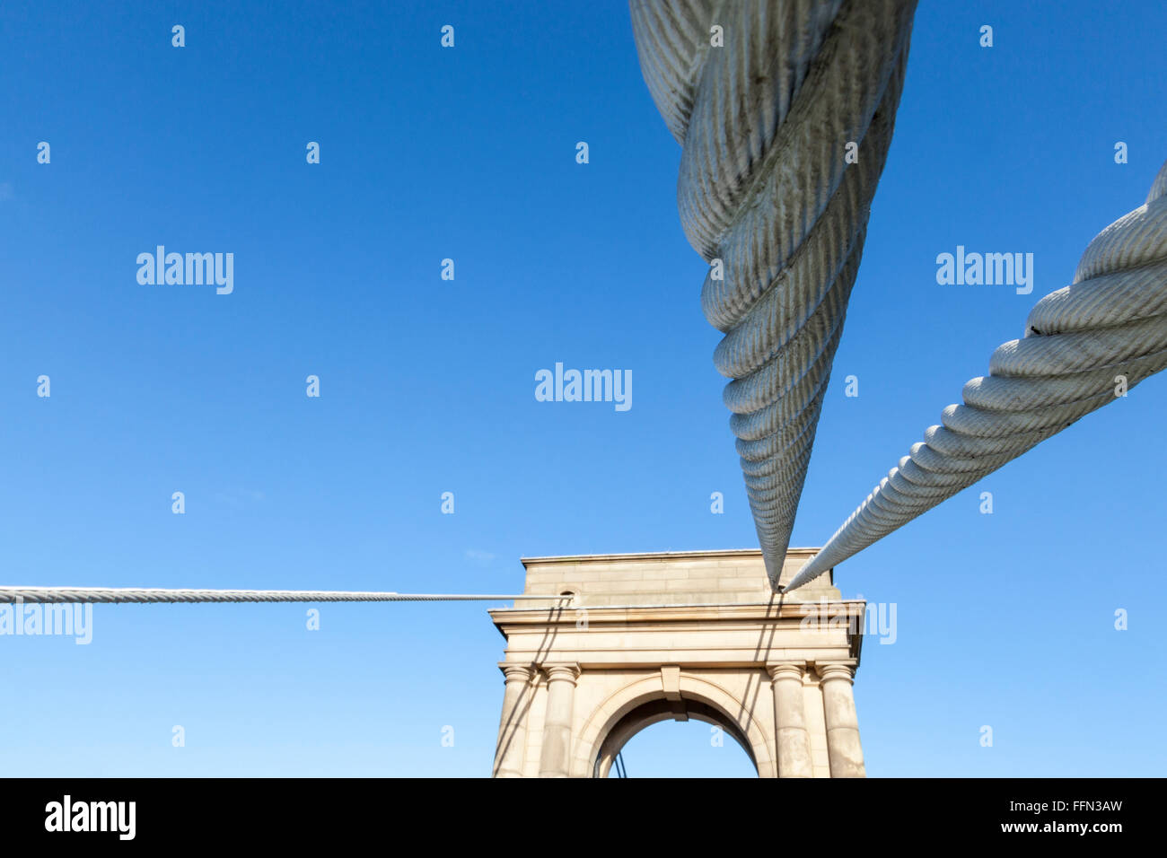 In der Nähe der Wunde Stahl Kabel auf Wilford Suspension Bridge, Nottingham, England, Großbritannien Stockfoto