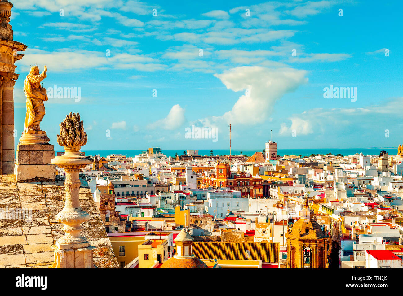 einen tollen Blick auf die Dächer von Cadiz, Spanien, aus der Glockenturm der Kathedrale Stockfoto
