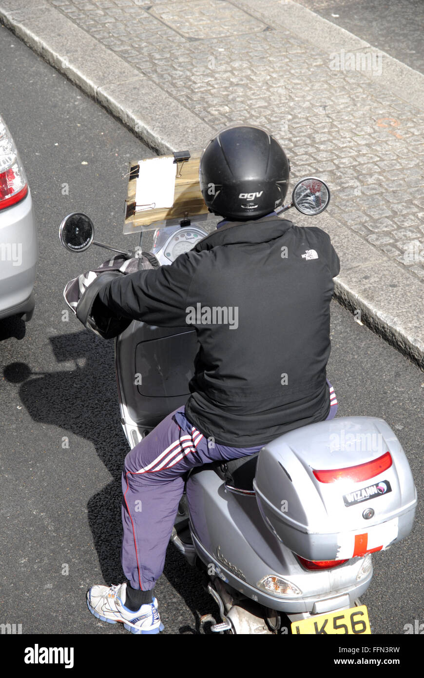 Azubi Taxifahrer in London "The Knowledge" auf einem Roller zu tun. Stockfoto