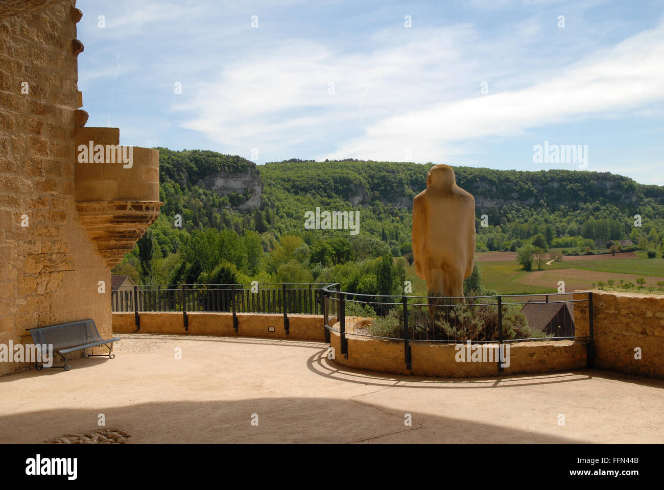 Urgeschichte Nationalmuseum in Les Eyzies-de-Tayac Vézère-Tal, Dordogne.  1930-Statue des Neandertalers, Paul Darde. Stockfoto