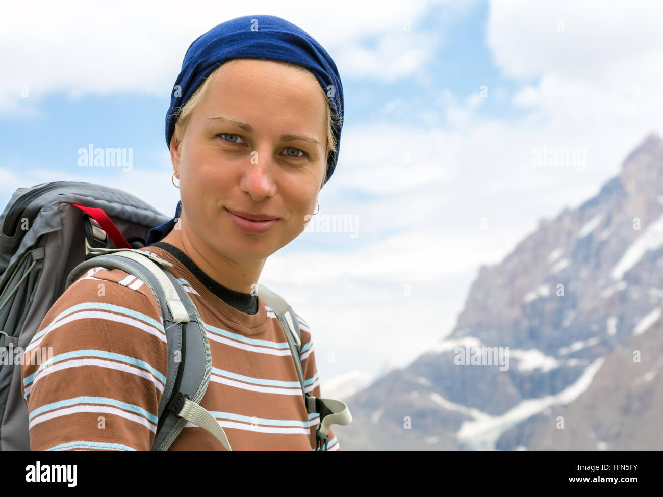 Optimistisch und zuversichtlich weibliche Wanderer Stockfoto