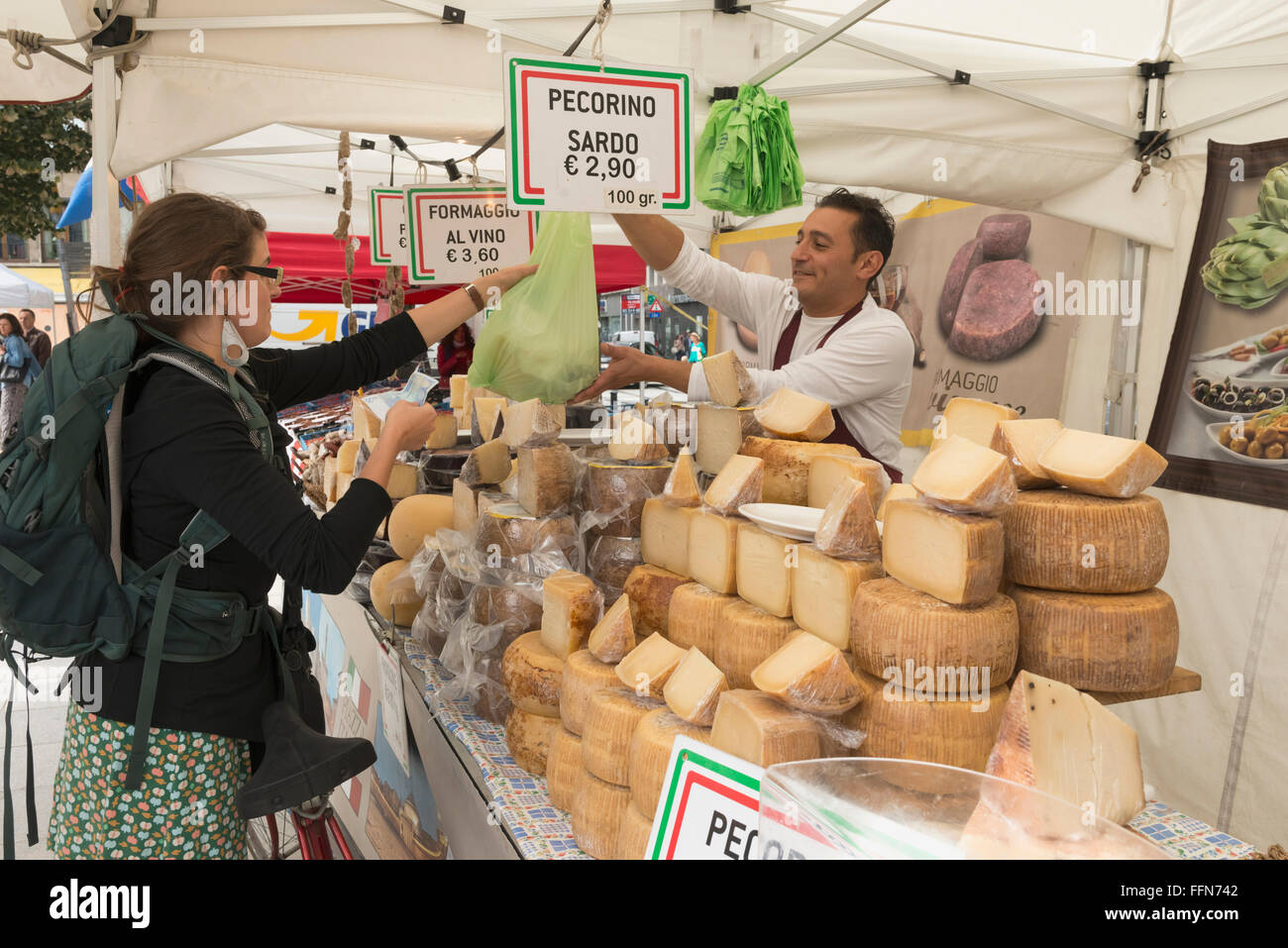Käse in der Altstadt Street Market in Gent, Belgien, Europa Abschaltdruck Stockfoto