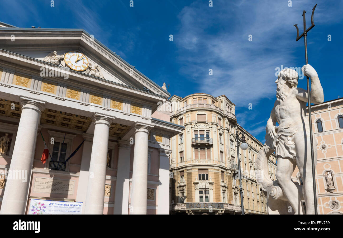 Neptun-Brunnen und Palazzo della Borsa Vecchia in der Piazza, Triest, Italien, Europa Stockfoto