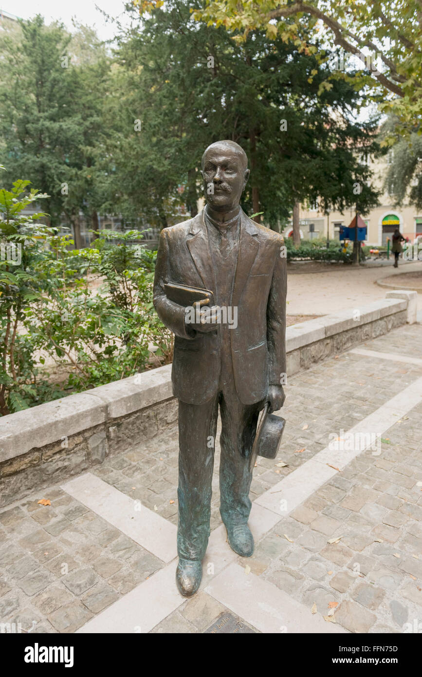 Statue des berühmten italienischen Schriftstellers Italo Svevo in Triest, Italien, Europa Stockfoto