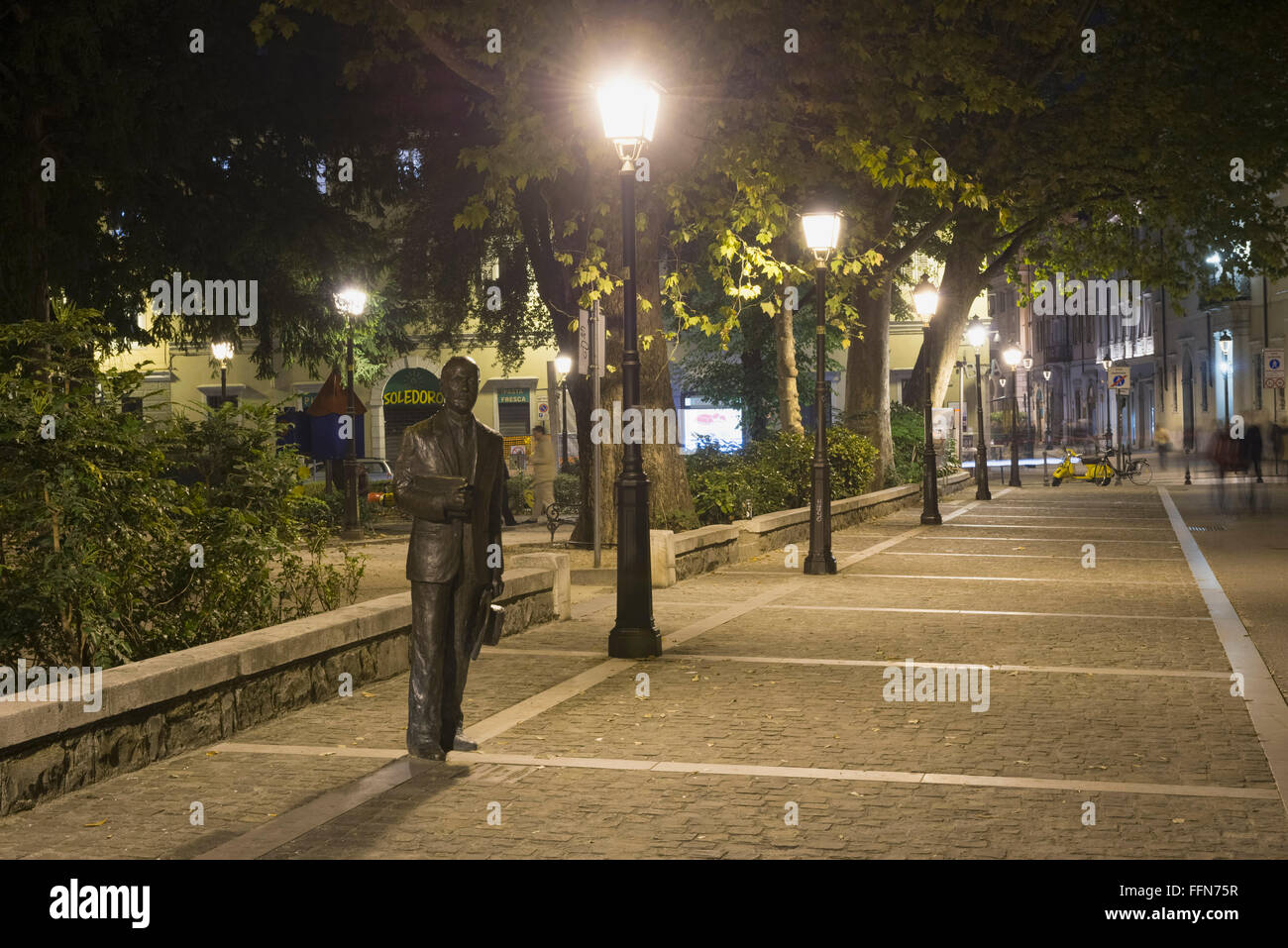 Statue des berühmten Autors Italo Svevo in Triest City Centre, Italien, Europa Stockfoto