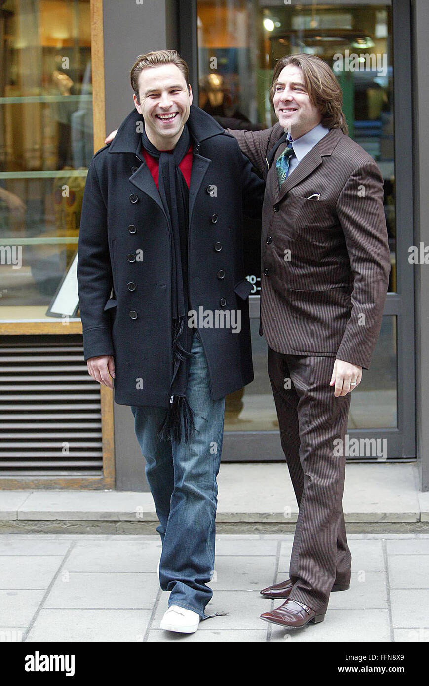 David Walliams und Jonathan Ross Beule ineinander in Savile Row, Mens, Schneiderei, 4 Bilder (Kredit Bild © Jack Ludlam) Stockfoto