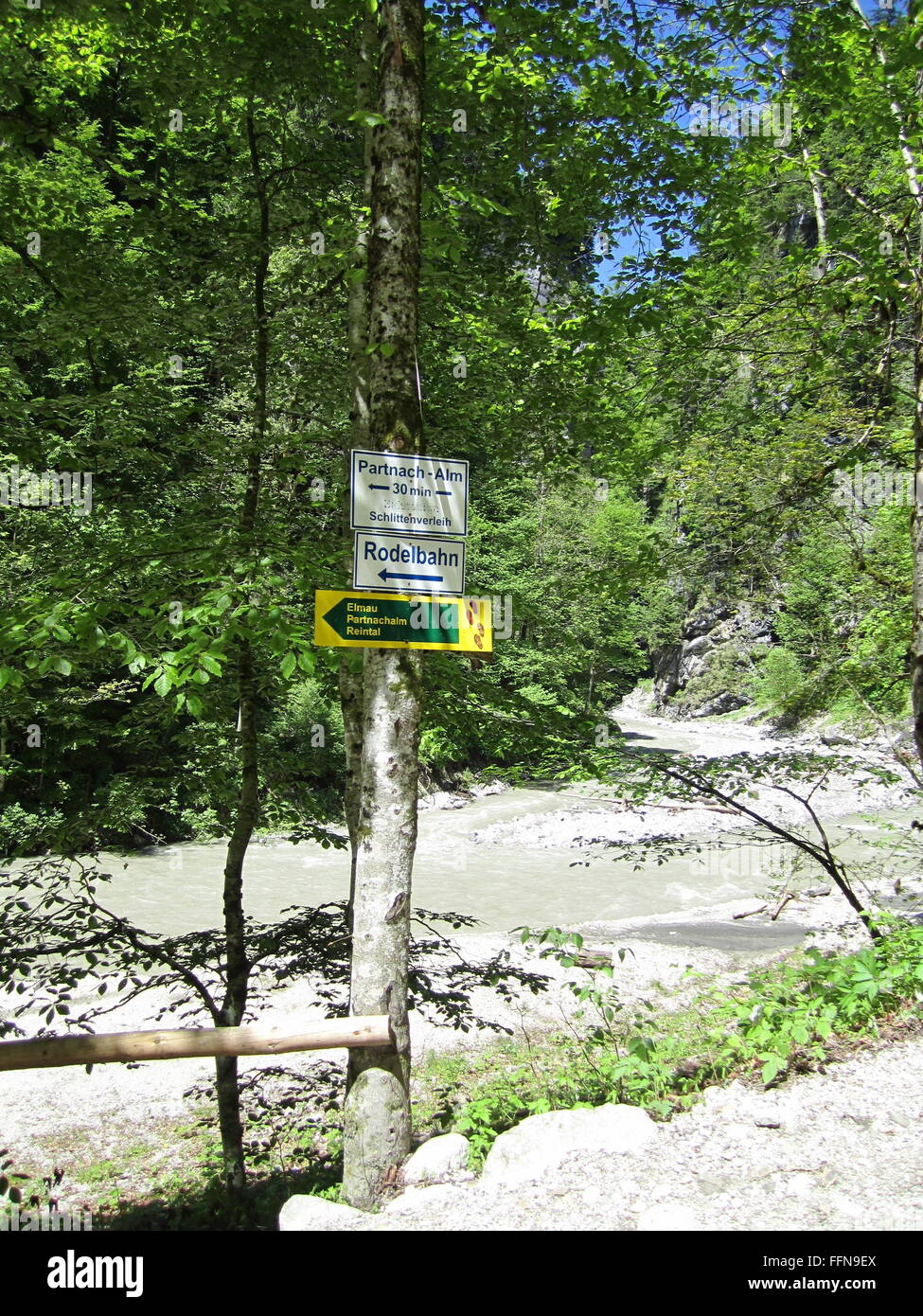 Geographie/Reisen, Deutschland, Bayern, Landschaften, Wegweiser im Lauf Tal, Additional-Rights - Clearance-Info - Not-Available Stockfoto