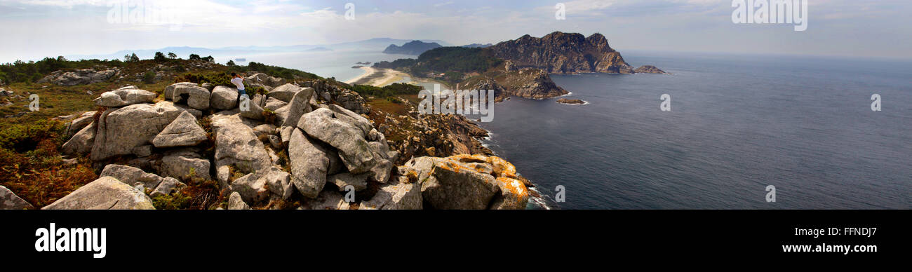 Cies Inseln Nationalpark, Galizien, Spanien. Panoramablick vom höchsten Punkt. Stockfoto