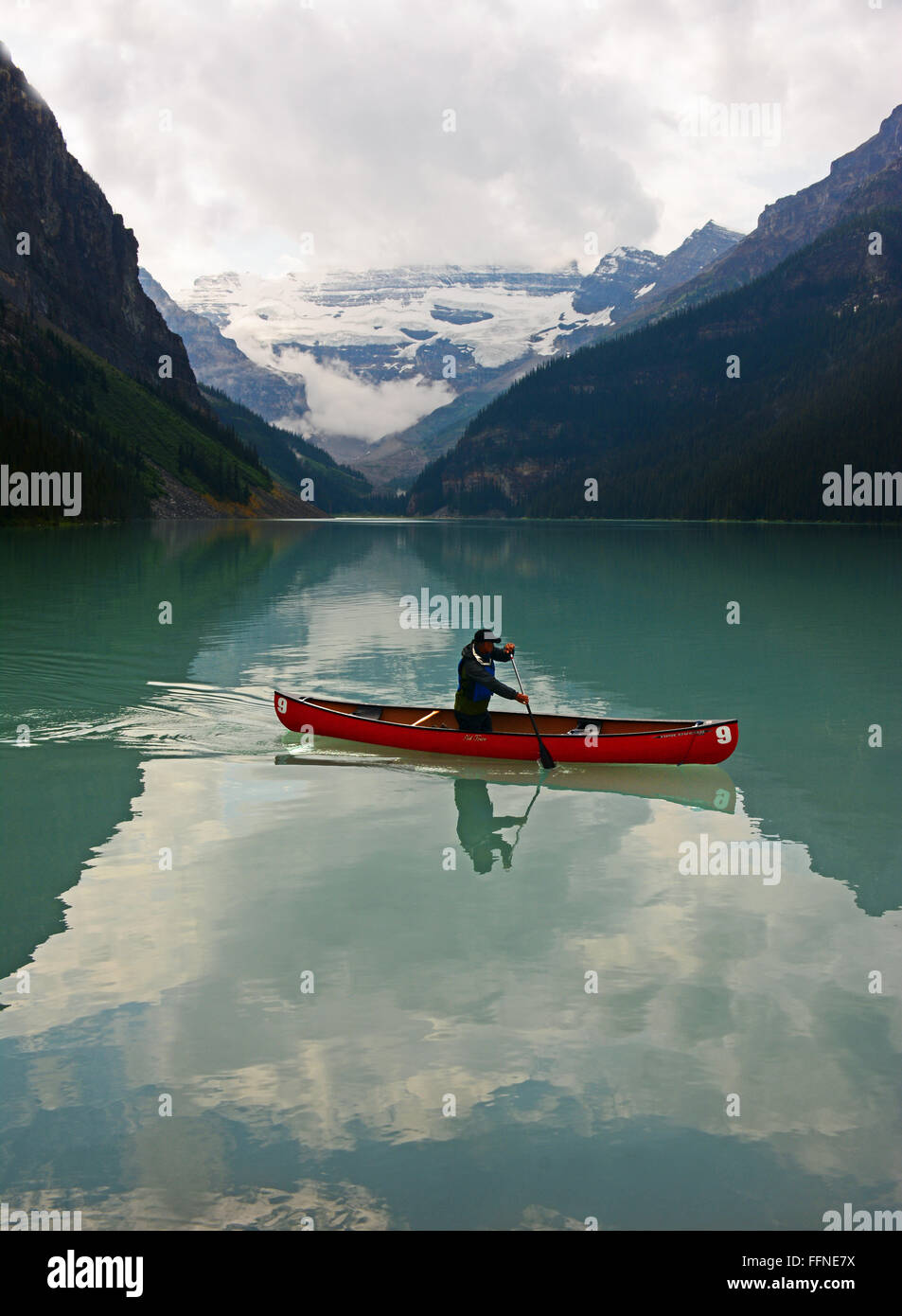 Kanu in Lake Louise Stockfoto