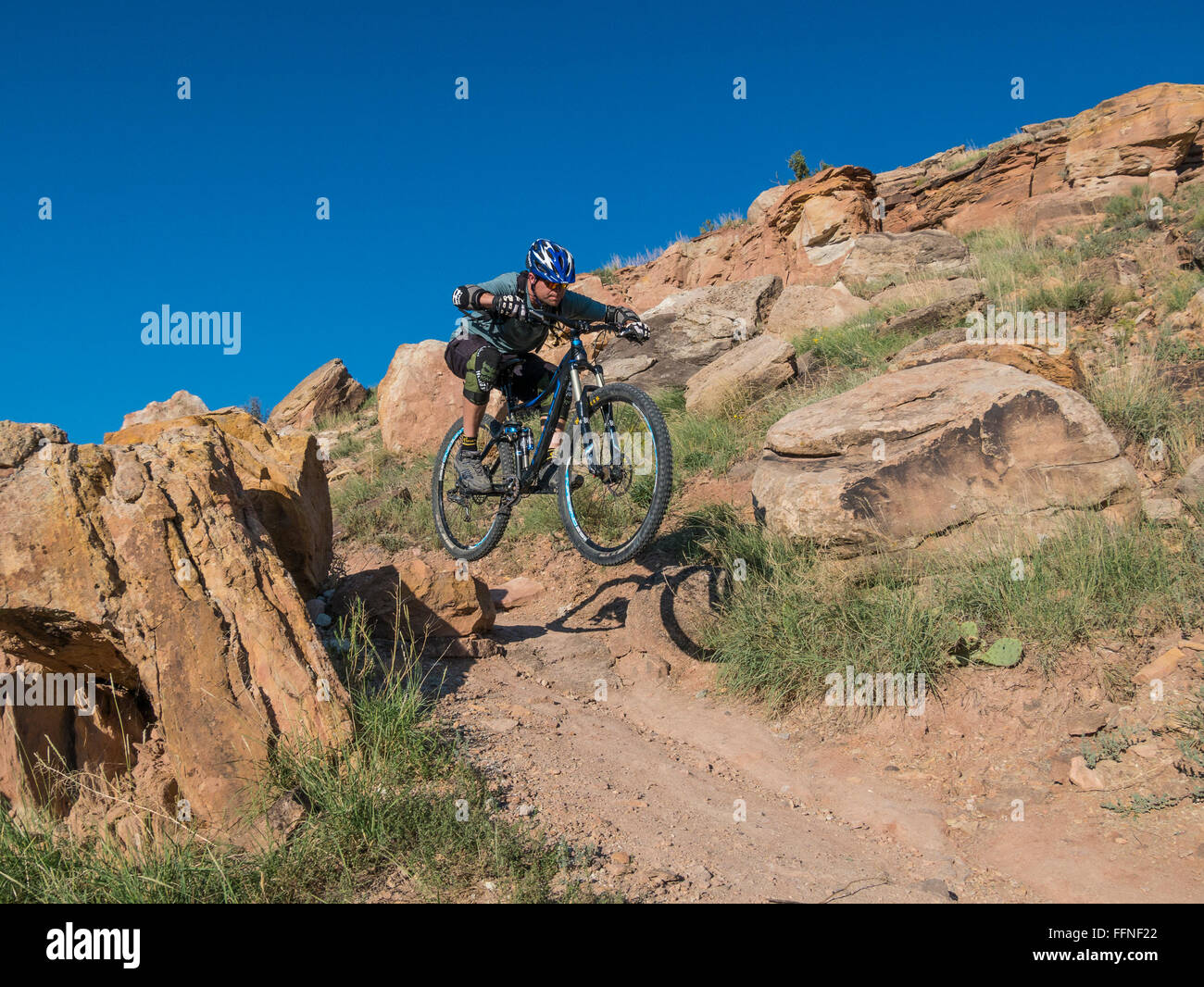 Mann bikes Mountain ein Trail, Mittagessen Schleife Trailhead, Grand Junction, Colorado. Stockfoto