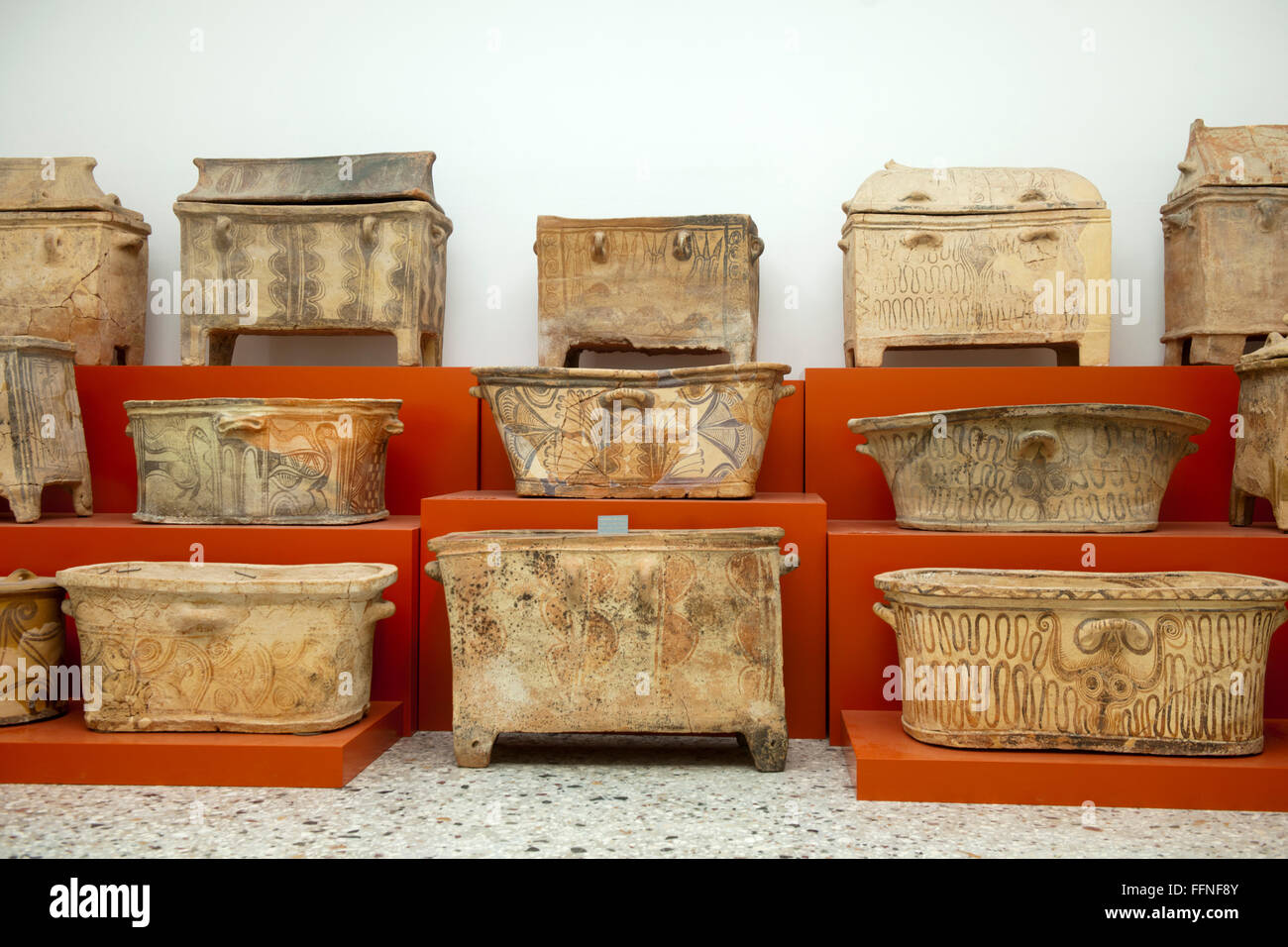 Griechenland, Kreta, Agios Nikolaos, Archäologisches Museum, Minoische Sarkophage Stockfoto