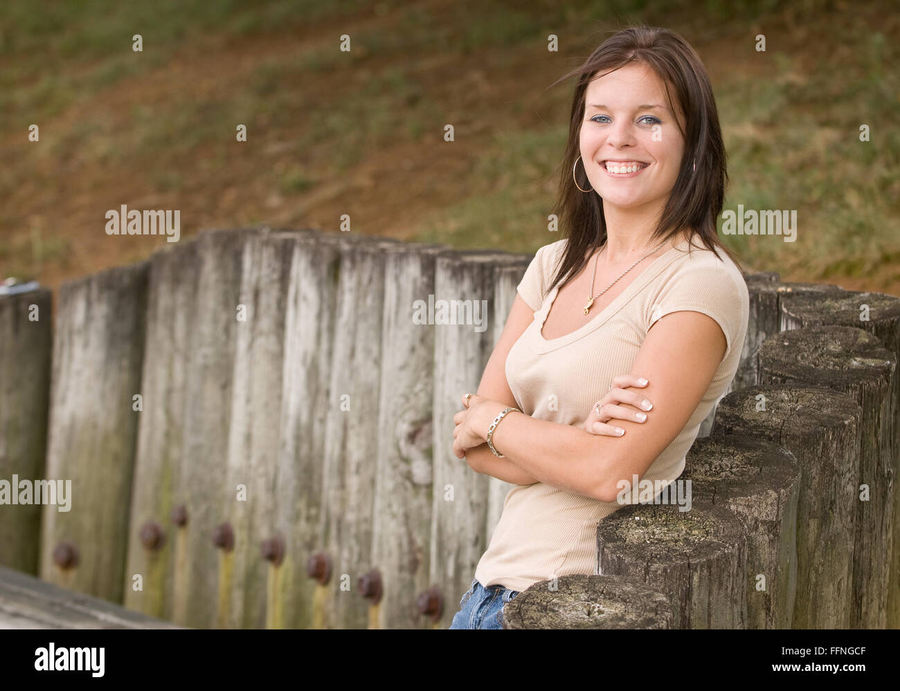 Outdoor Portrait einer schönen jungen Frau Stockfoto