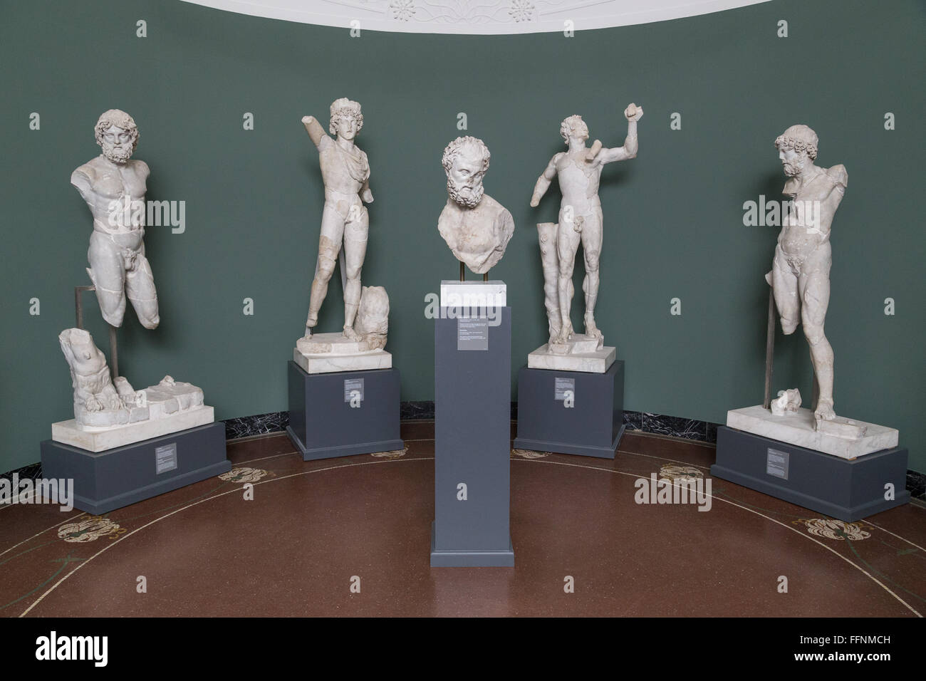 Kopenhagen, Dänemark - 16. Februar 2016: Römische und griechische Skulpturen in der neuen Carlsberg Glyptotek. Stockfoto