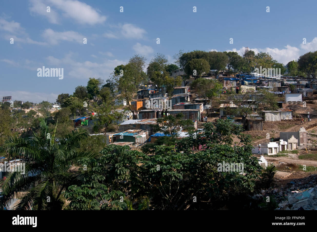 Zusammengesetzte behelfsmäßigen Residenz in einem Vorort von Port-au-Prince nach eine Erdbeben der Stärke 7,0 Haiti am 12. Januar 2010 traf Stockfoto
