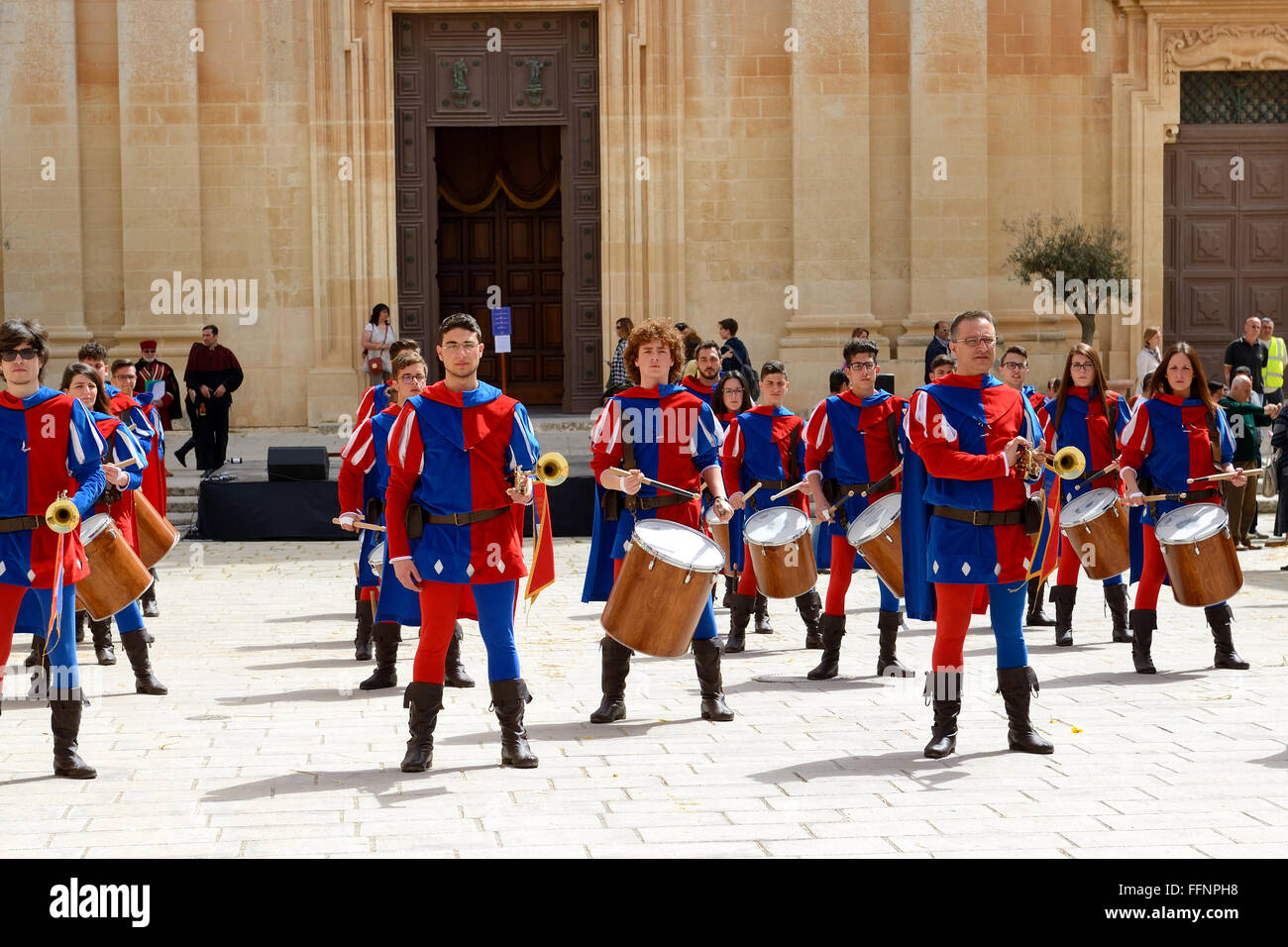 Die Mdina Mittelalterfest und Touristen, Mdina, Malta Stockfoto