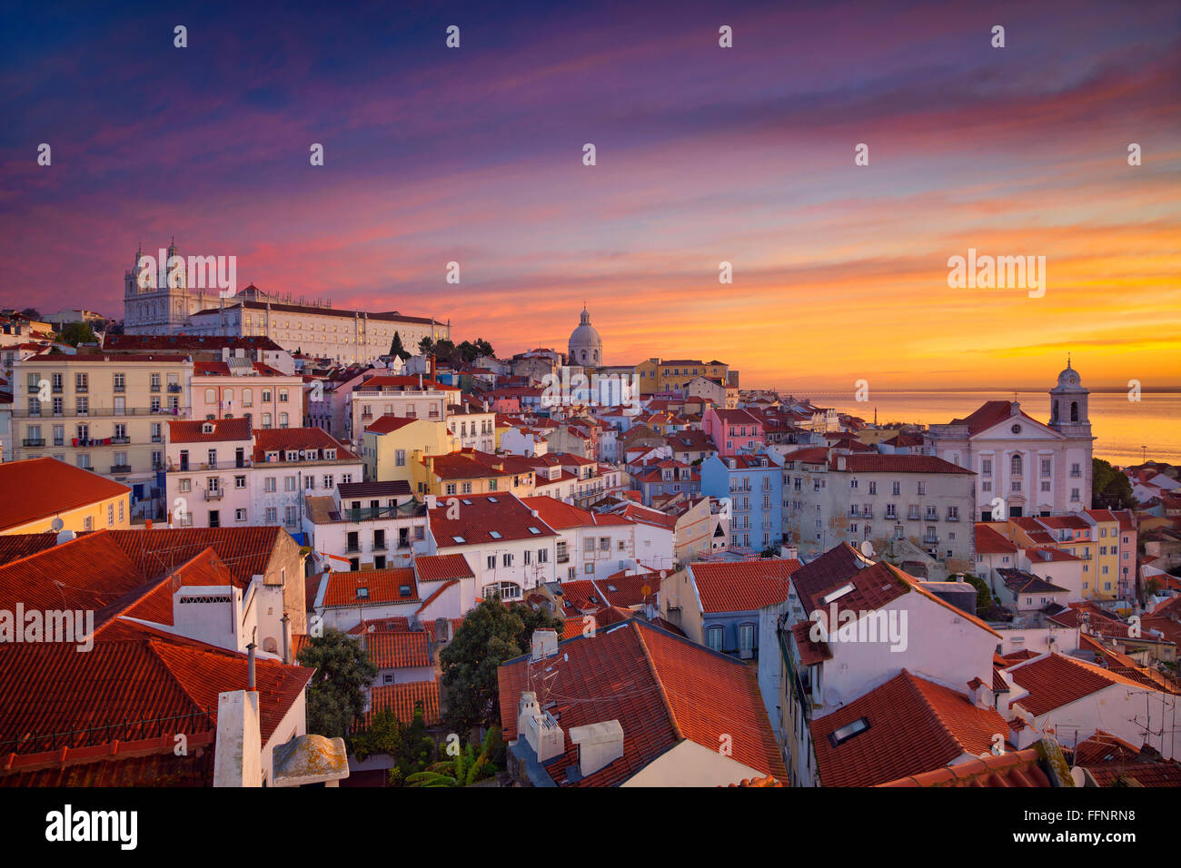 Lissabon. Bild von Lissabon bei dramatischen Sonnenaufgang. Stockfoto