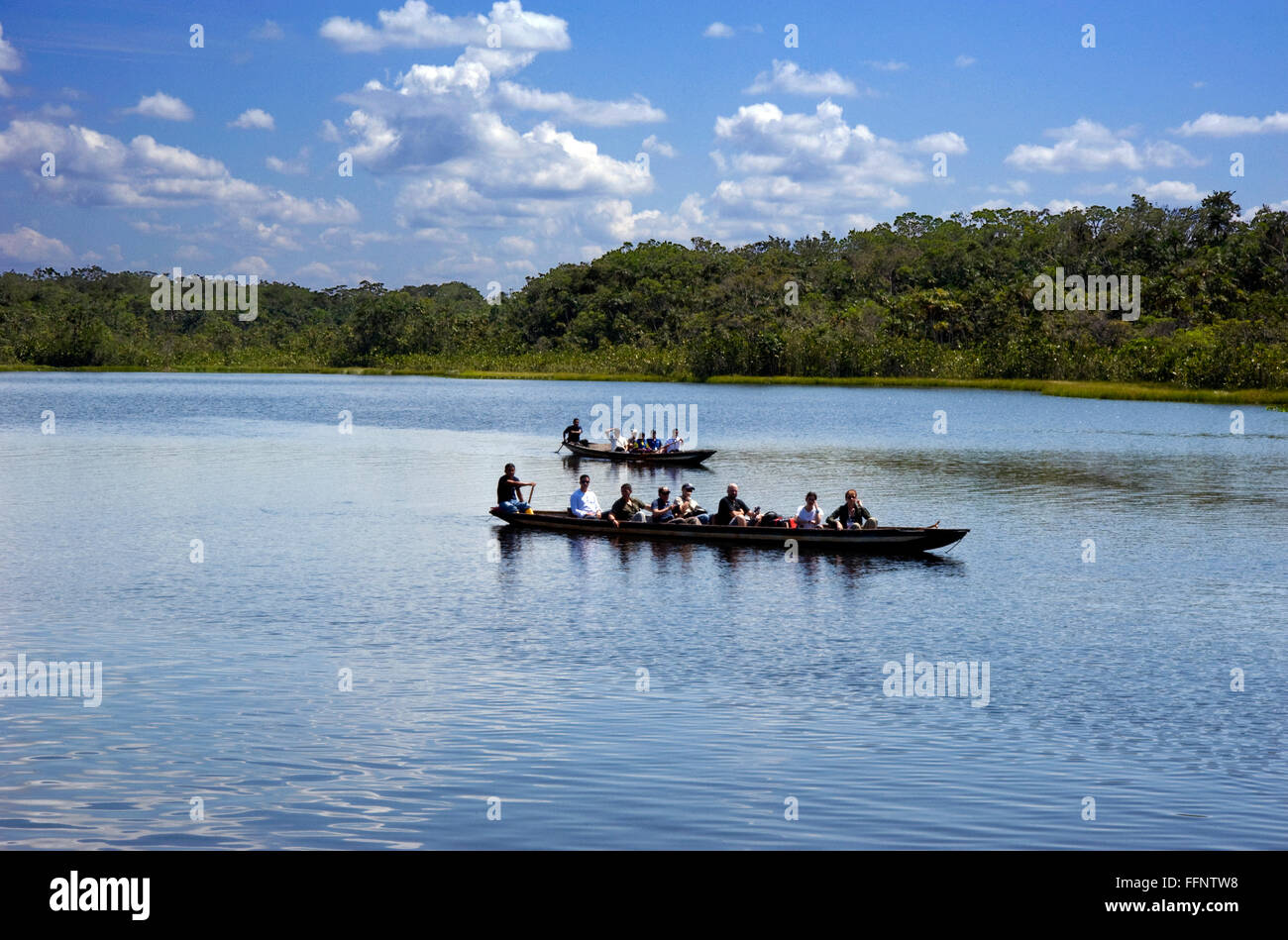 Boote mit Besuchern der Amazonas in Ecuador Touren Stockfoto