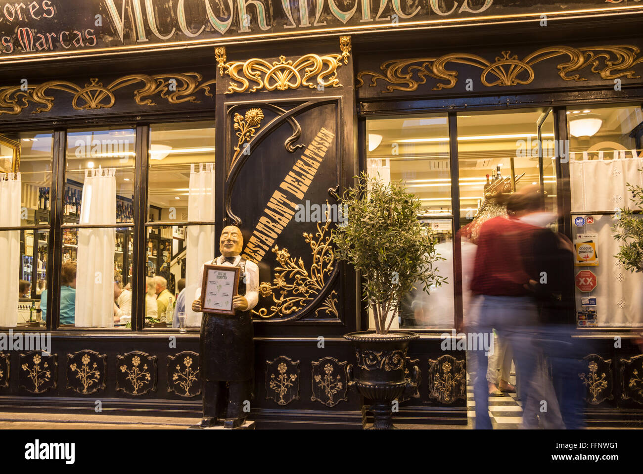 Menschen Sie Aussenbar in Bilbao, Spanien Stockfoto