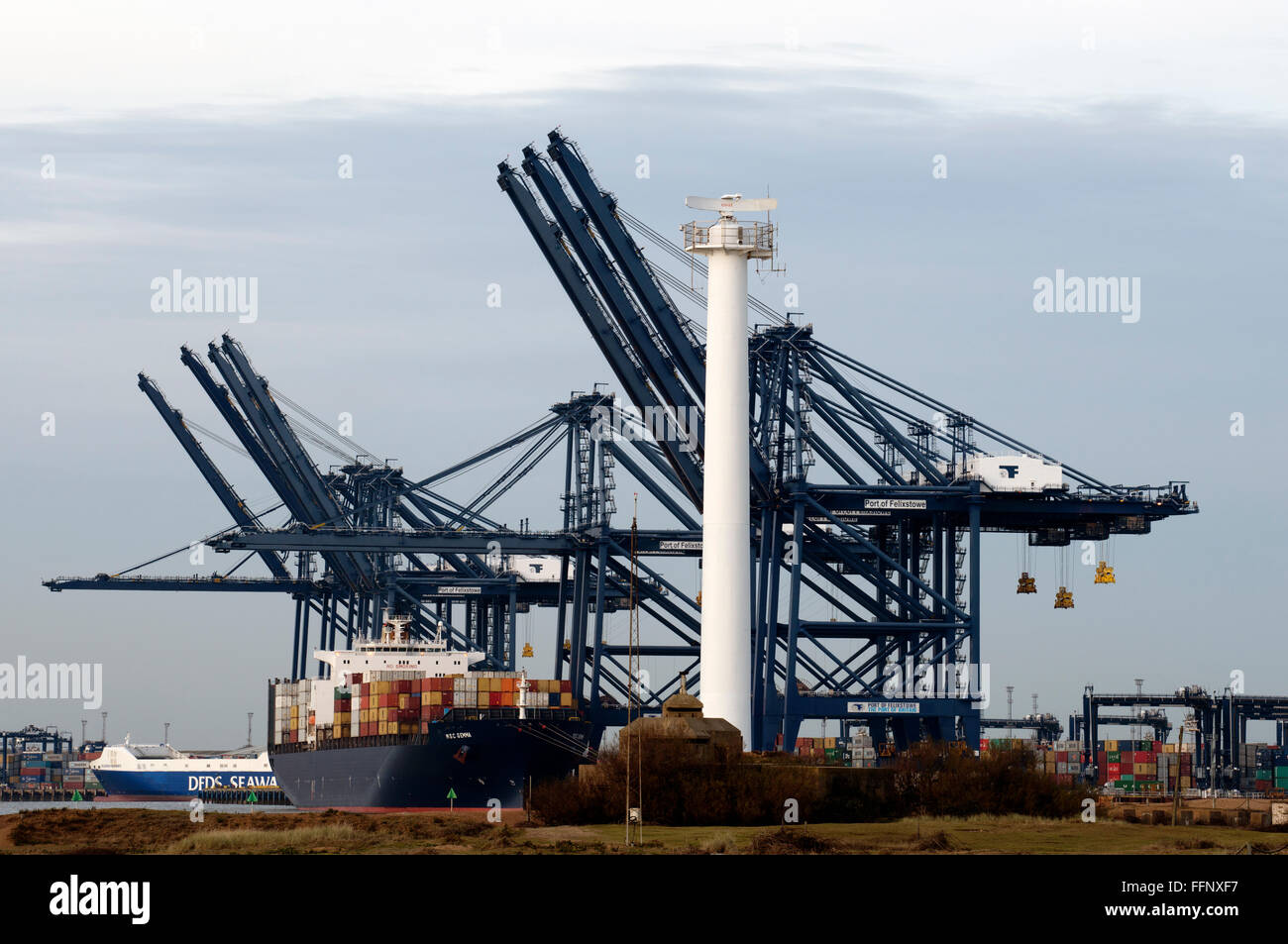 Easat marine-Radar, Hafen von Felixstowe, Suffolk, UK. Stockfoto