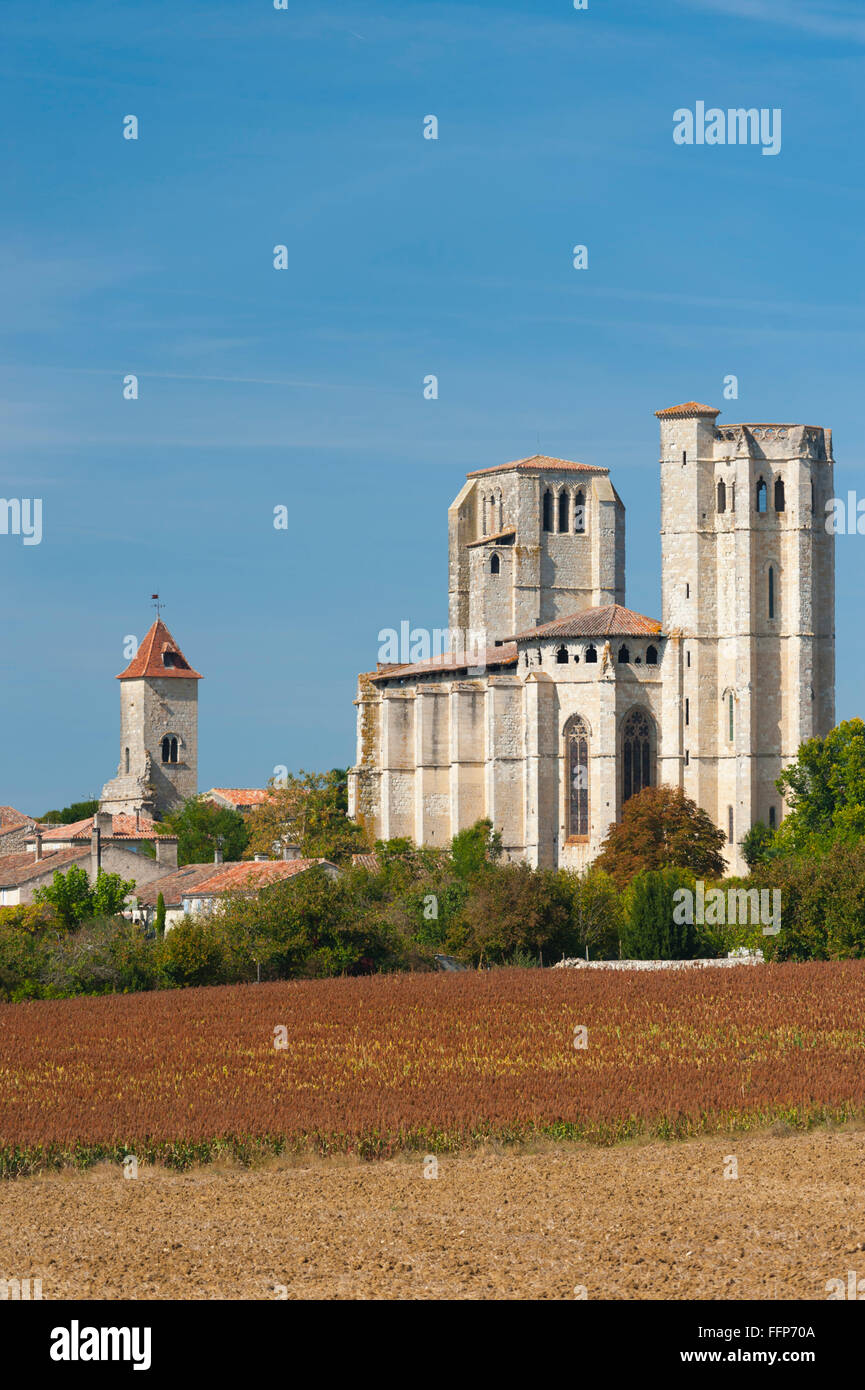 Frankreich, Gers (32), Dorf von La Romieu auf dem Weg von Saint Jacques de Compostelle, Stiftskirche Saint-Pierre und Turm des cardina Stockfoto