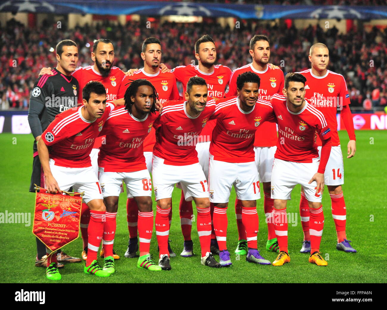 Lissabon, Portugal. 16. Februar 2016. Benfica Spieler stellen für  Gruppenfoto, bevor die erste Etappe der 16. Spieltag bei der Fußball-UEFA  Champions League Spiel zwischen SL Benfica Vs FC Zenit Stadium Luz in