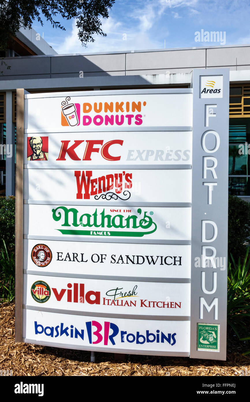 Florida South, Fort Ft. Drum Service Plaza, Turnpike, Autobahn, Mautstraße, Raststation, Food Court plaza, Dunkin' Donuts, KFC, Wendy's, Nathan's, Baskin Robbins, SIG Stockfoto