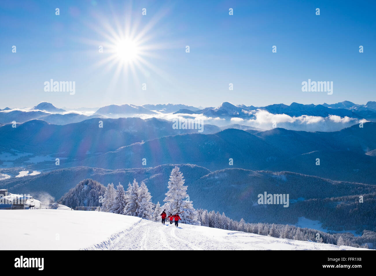 Blick Richtung Südosten vom Brauneck Gipfel, Guffert und Juifen, Bayern, Oberbayern, Lenggries, Isarwinkel, Bayerische Voralpen Stockfoto
