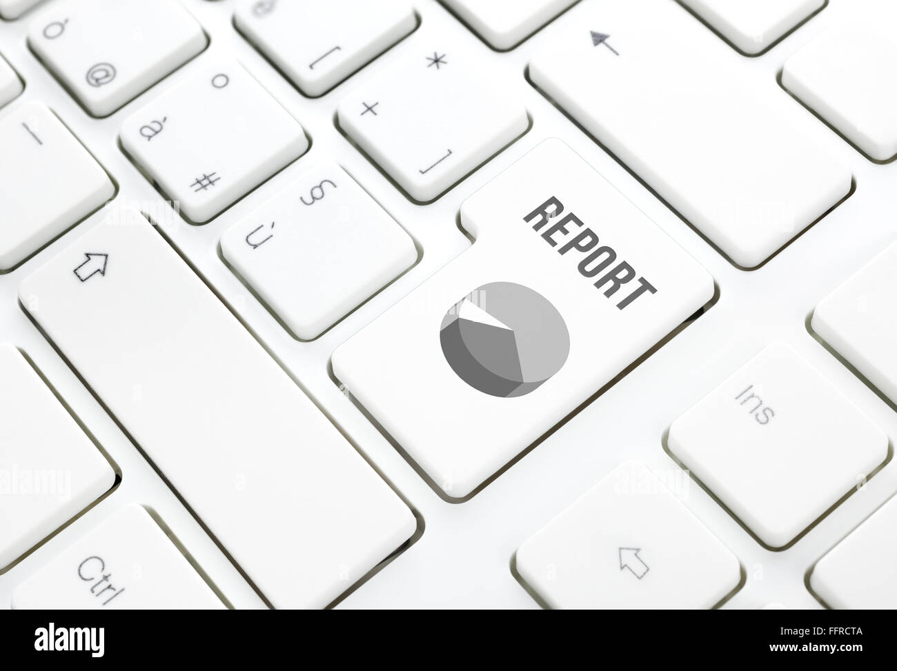 Bericht Geschäftskonzept.  Bereich Grafik-Enter-Taste auf weiße Tastatur Stockfoto