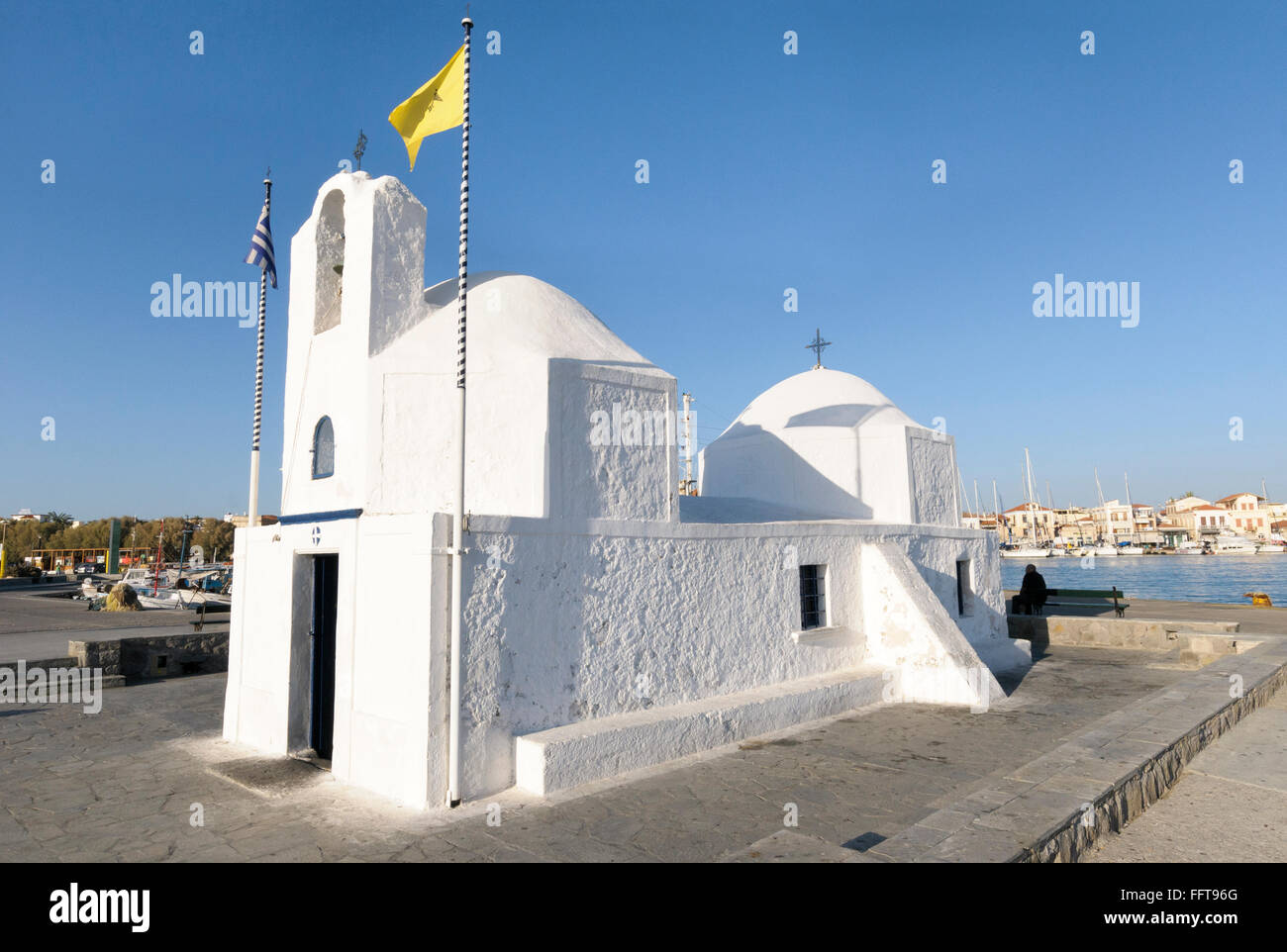 Die Kirche von Agios Nikolaos in der wichtigste Hafen von Ägina Stadt, Aegina, Griechenland Stockfoto
