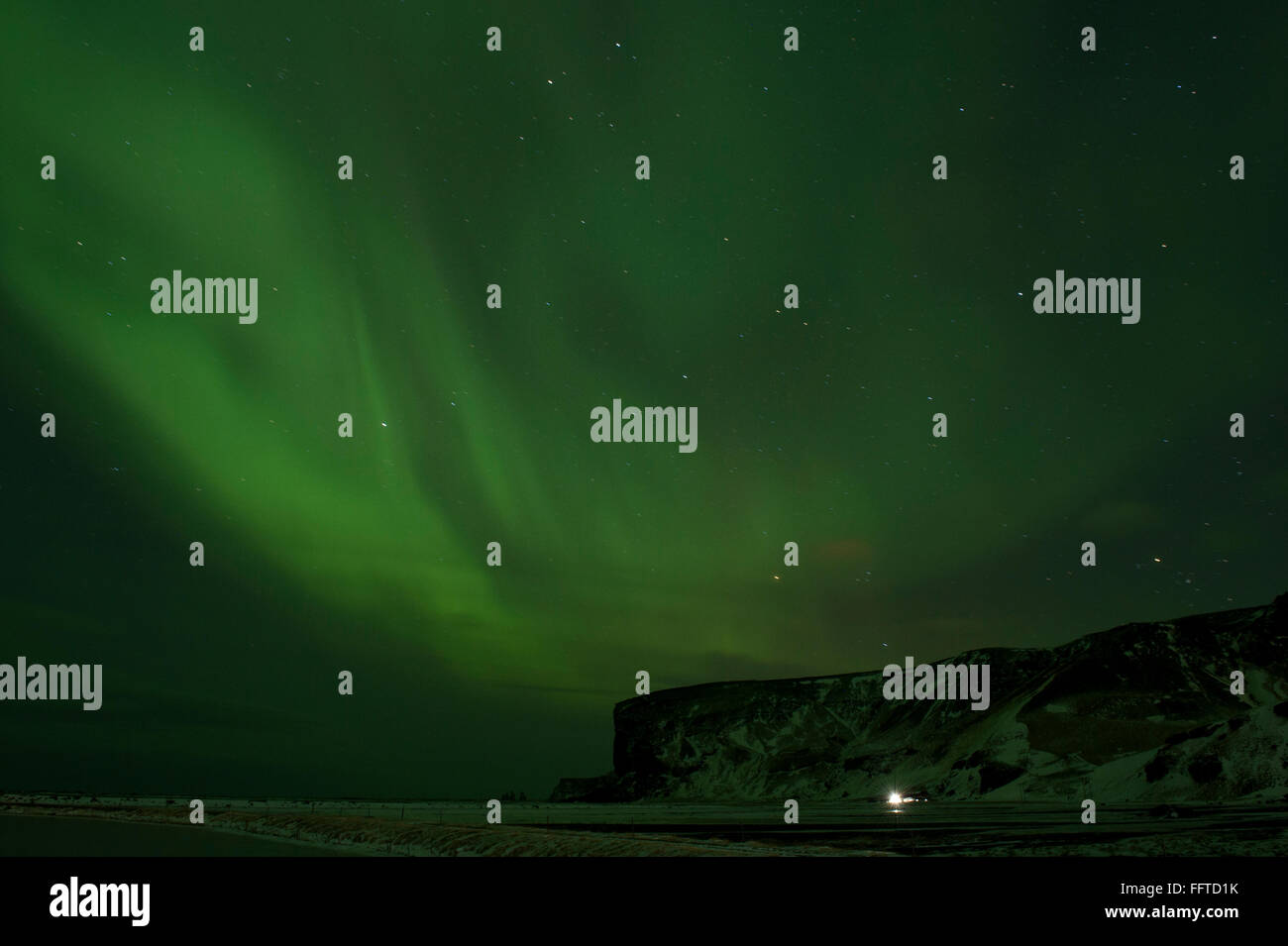 Aurora Borealis (Nordlicht) tanzen am Himmel über Southern Island Stockfoto