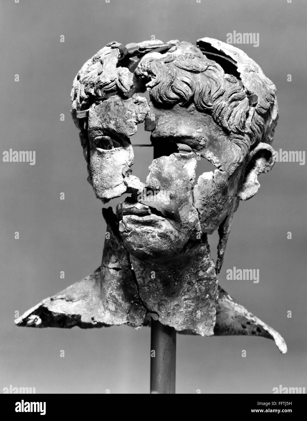 ROM: BRONZE-KOPF. /nBronze Kopf eines jungen Mannes. Römisch, 1. Jh. n. Chr. Stockfoto