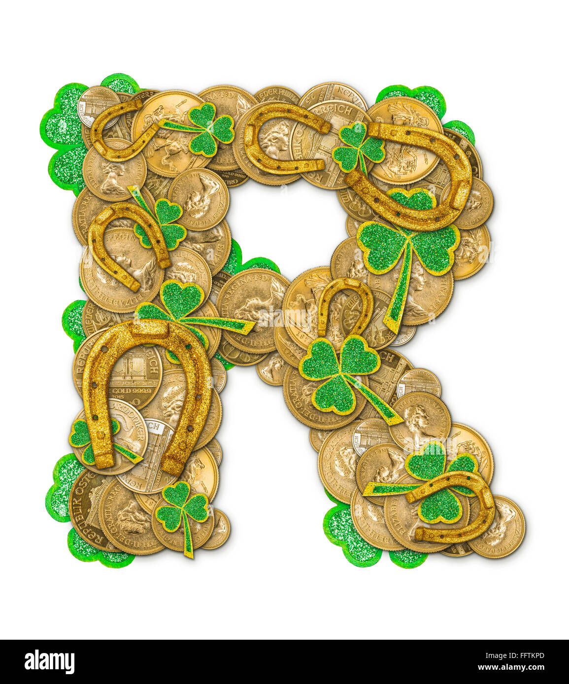 St. Patricks Day Feiertag Buchstabe R gemacht von Münzen, Kleeblätter und Hufeisen Stockfoto