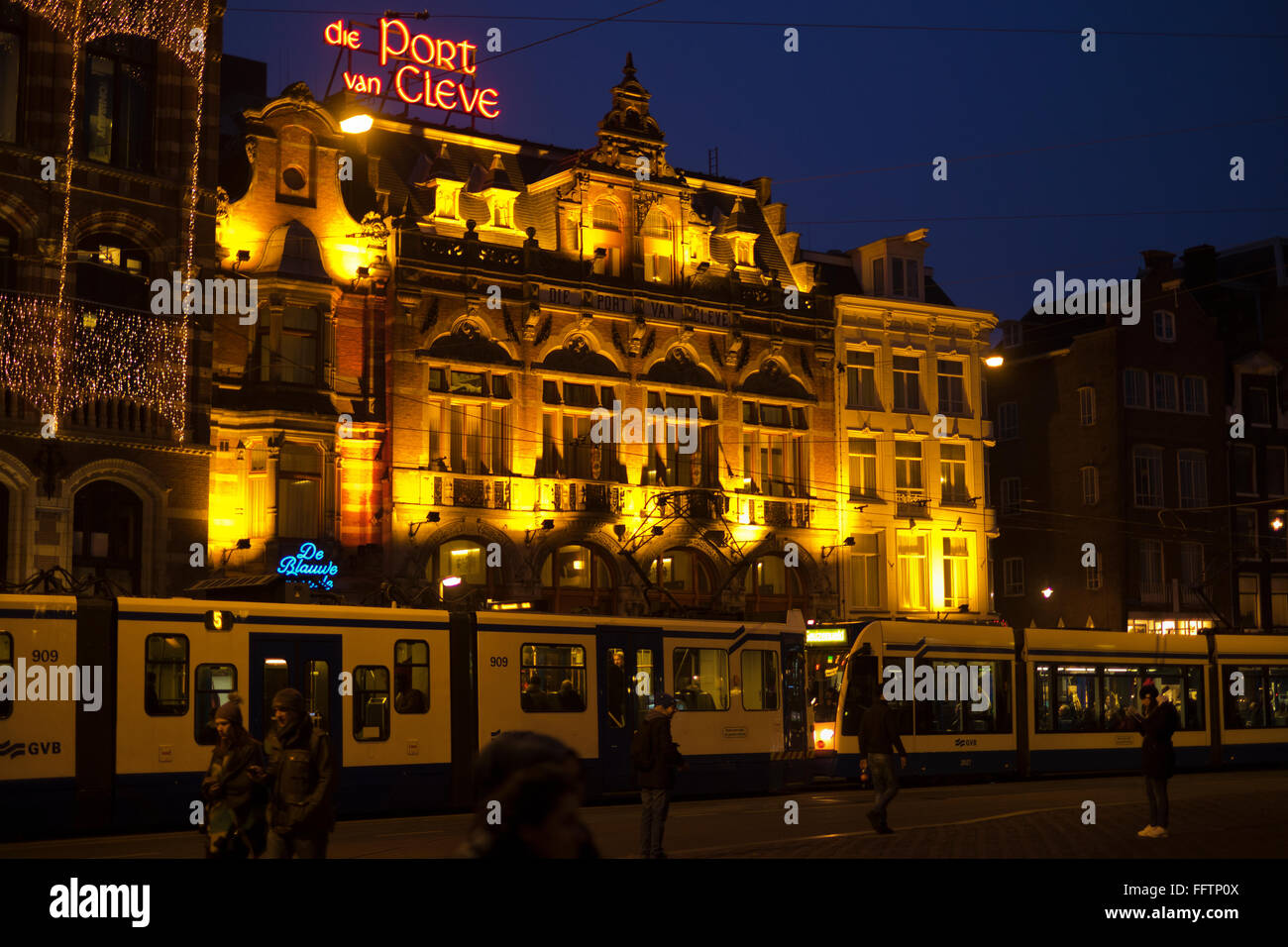 Die Port Van Cleve Hotel in der Nacht in Amsterdam, Niederlande Stockfoto
