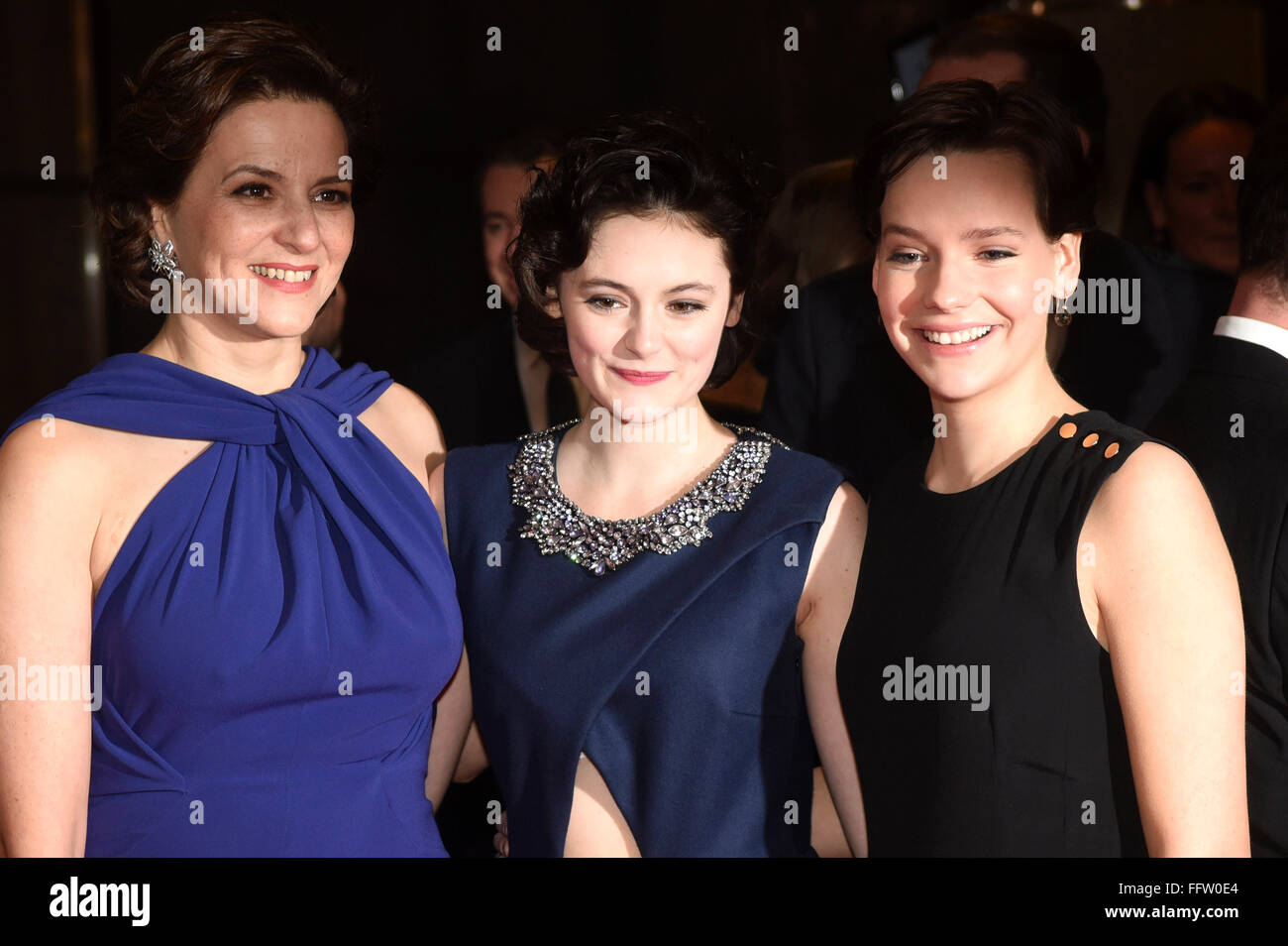 Berlin, Deutschland. 16. Februar 2016. Martina Gedeck, premiere Lea van Acken und Stella Kunkat Teilnahme an "Das Tagebuch der Anne Frank" bei der 66. Berlin International Film Festival/Berlinale 2016 im Haus der Kulturen der Welt am 16. Februar 2016 in Berlin, Deutschland. Bildnachweis: Dpa/Alamy Live-Nachrichten Stockfoto