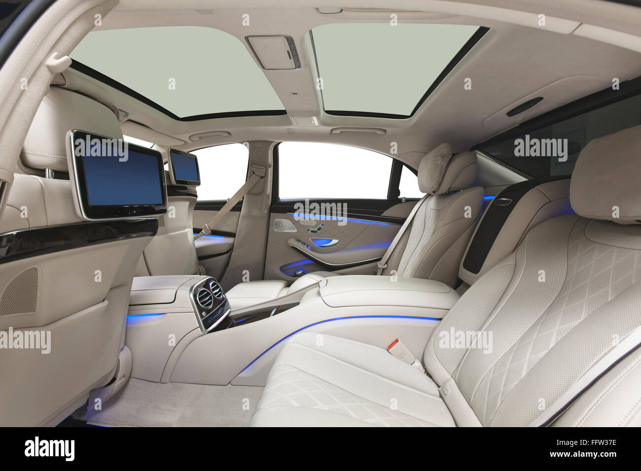 Auto Innenraum Luxus. Komfortablen modernen Salon. Weiße Sitze