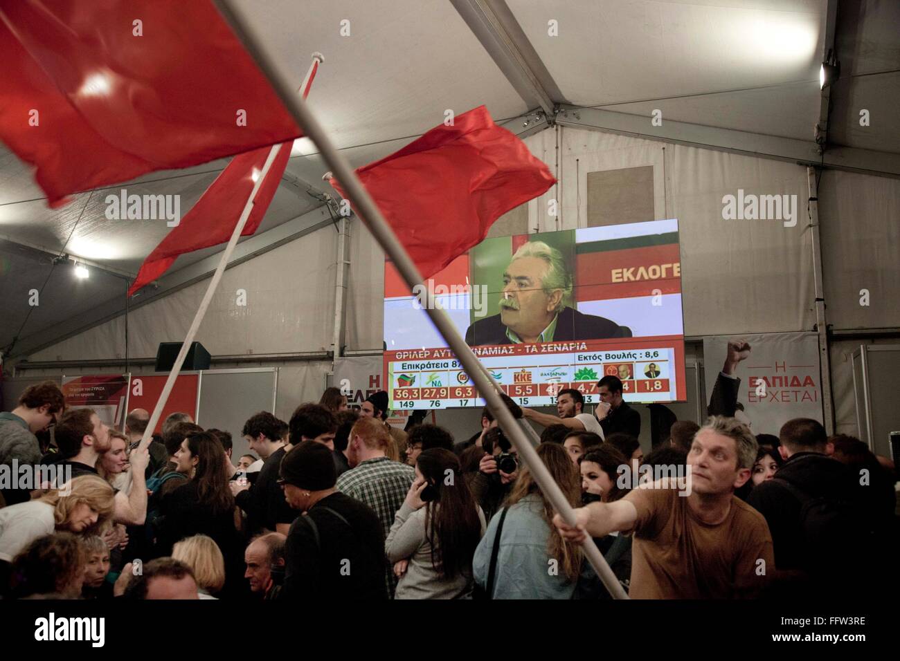 Wahlen in Griechenland - 26.01.2015 - Griechenland / Attika / Athen - Syriza Fans feiern die ersten Exit-Polls als th Stockfoto