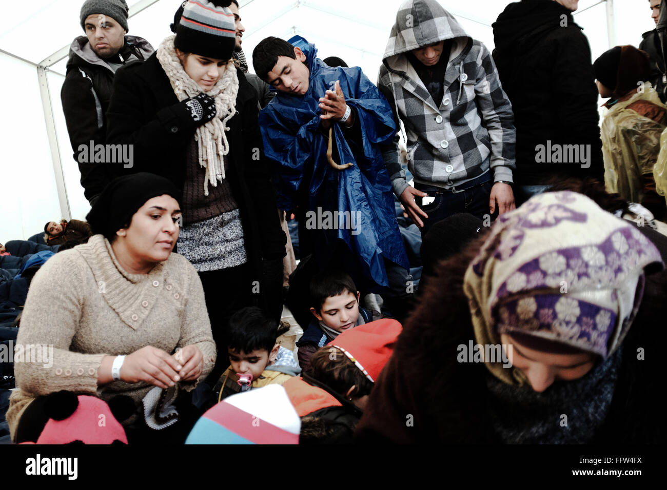 Migranten auf Chios Insel - 01.04.2016 - Griechenland / Cyclades (die) / Chios Insel - Flüchtlinge, Erwachsene und Kinder teilnehmen Stockfoto