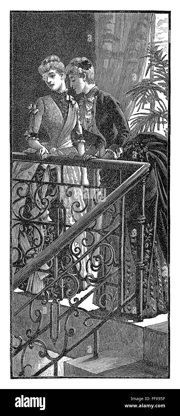 Schwarz / weiß-Gravur von zwei viktorianischen Damen auf einem Balkon. Stockfoto