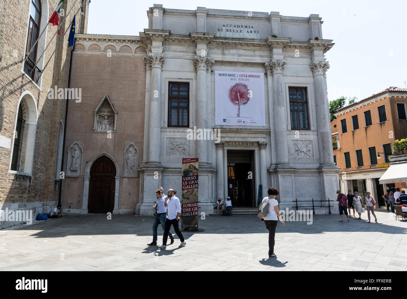 Die Galerie Gallerie dell'Accademia ist eine Museumsgalerie, die eine Sammlung exquisiter Gemälde italienischer Meister aus der Zeit vor dem 19. Jahrhundert in Venedig zeigt. Stockfoto