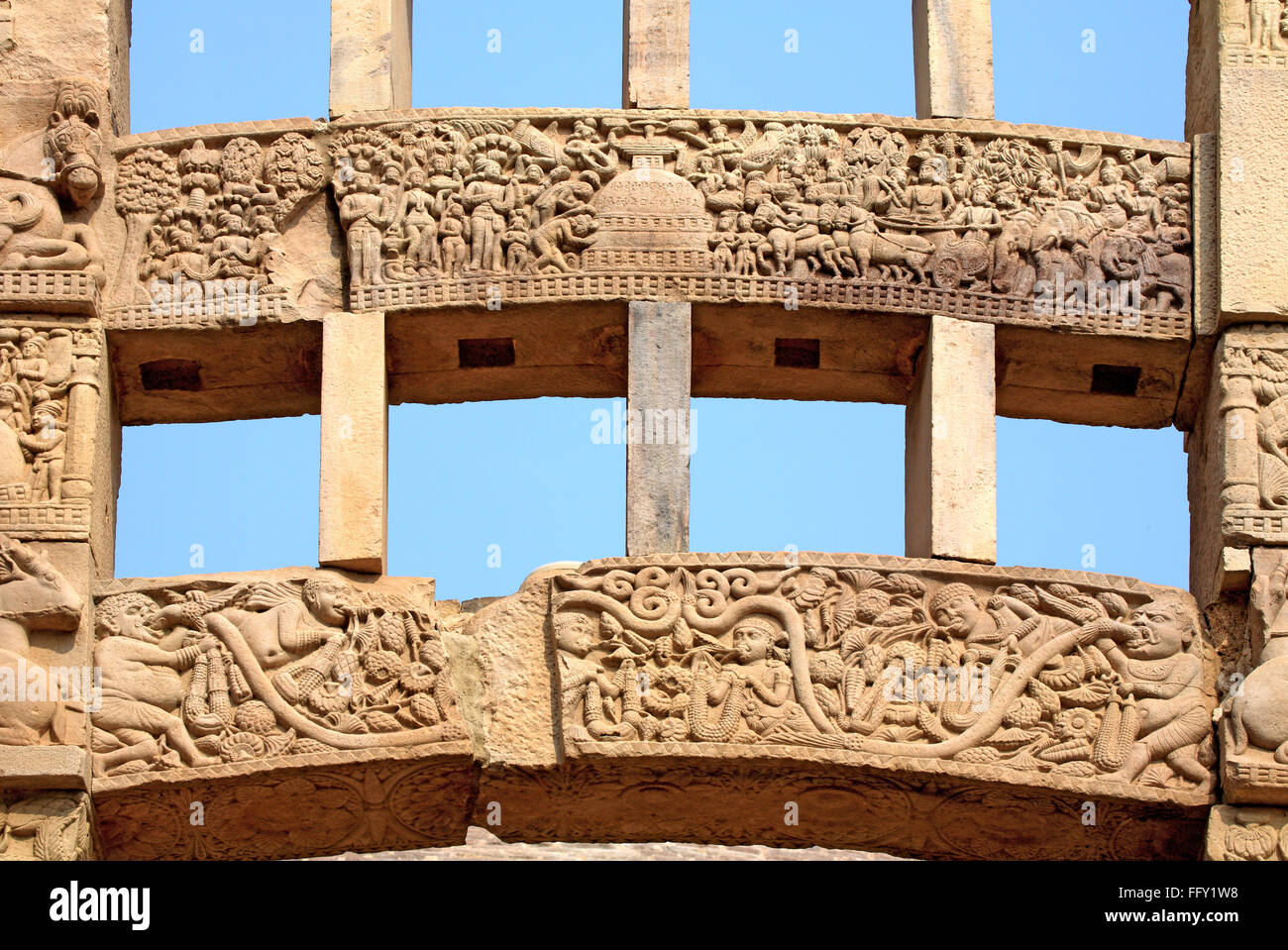 Geschichten von Buddha gesehen auf Tafeln des südlichen Tor 1, Sanchi Stupa in der Nähe von Bhopal, Madhya Pradesh, Indien Stockfoto