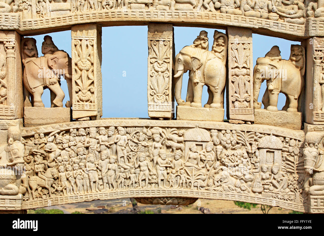 Szenen, in denen Jataka Geschichten von Buddha Norden Gateway Stupa 1 innere anzuzeigen, Sanchi, Bhopal, Madhya Pradesh, Indien Stockfoto