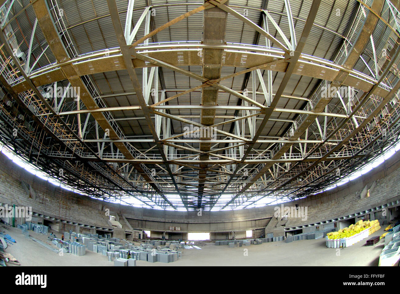 Strukturelle Stahldach des Stadions unter Bau Worli; Bombay Mumbai; Maharashtra; Indien Stockfoto
