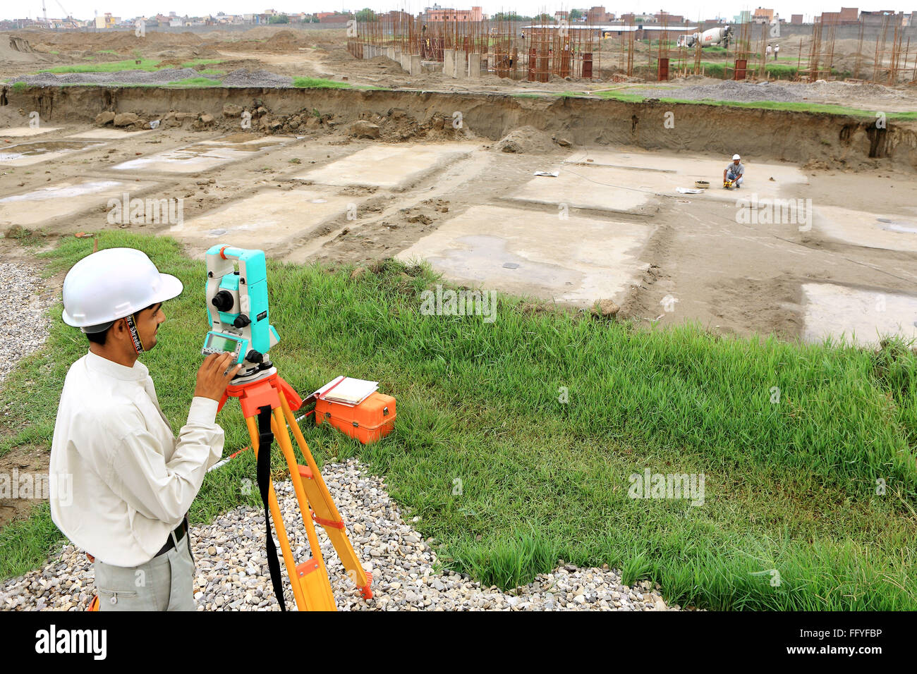 Engineer bei der Baustelle; Delhi; Indien Stockfoto