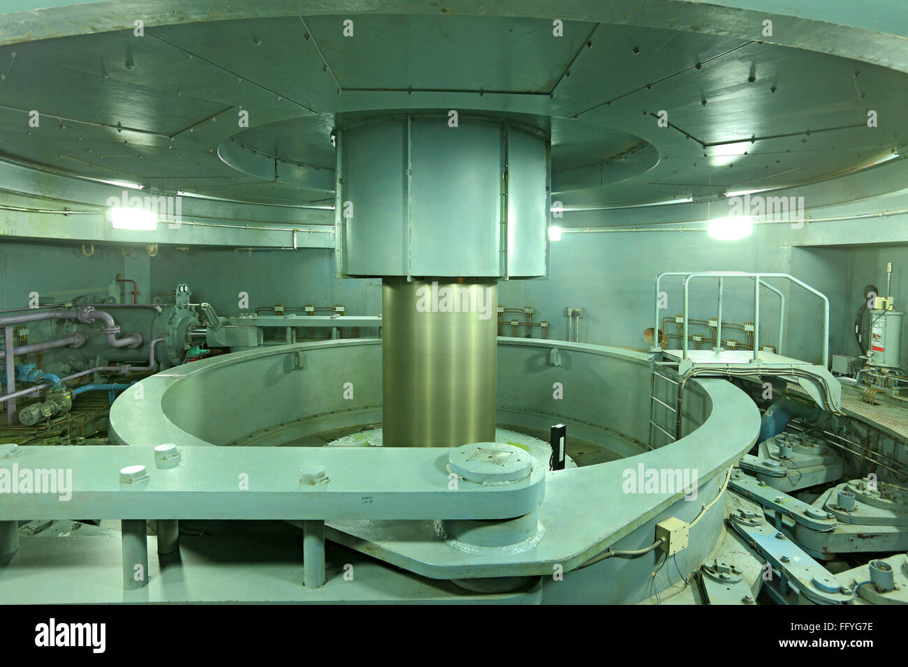 Ansicht der unterirdischen Wasserkraft Turbinenhaus in Kevadia Kolonie; Gujarat; Indien Stockfoto