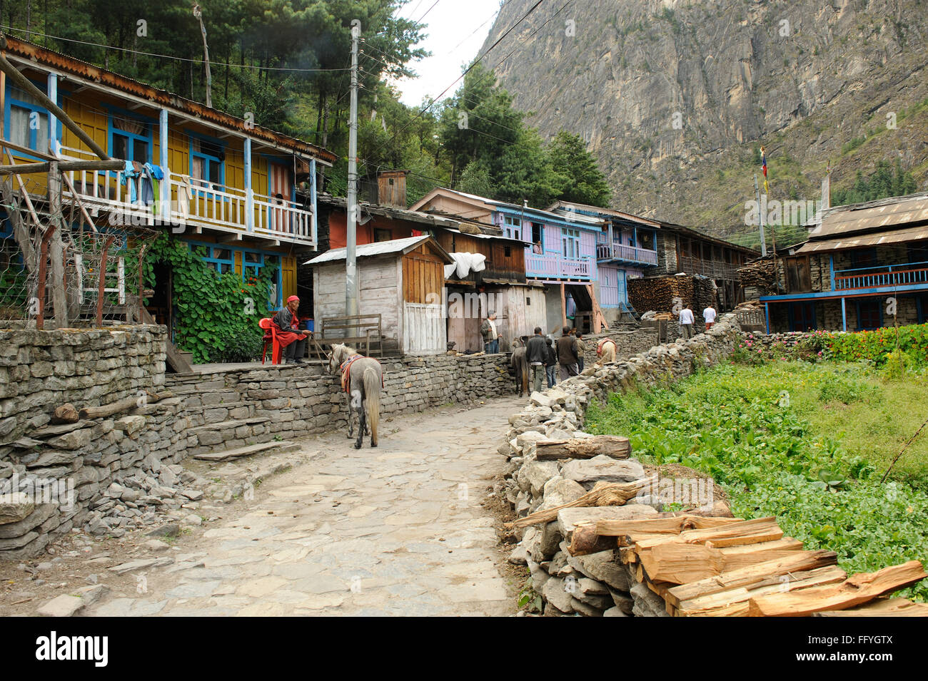Straße im Dorf Chame; Nepal Stockfoto