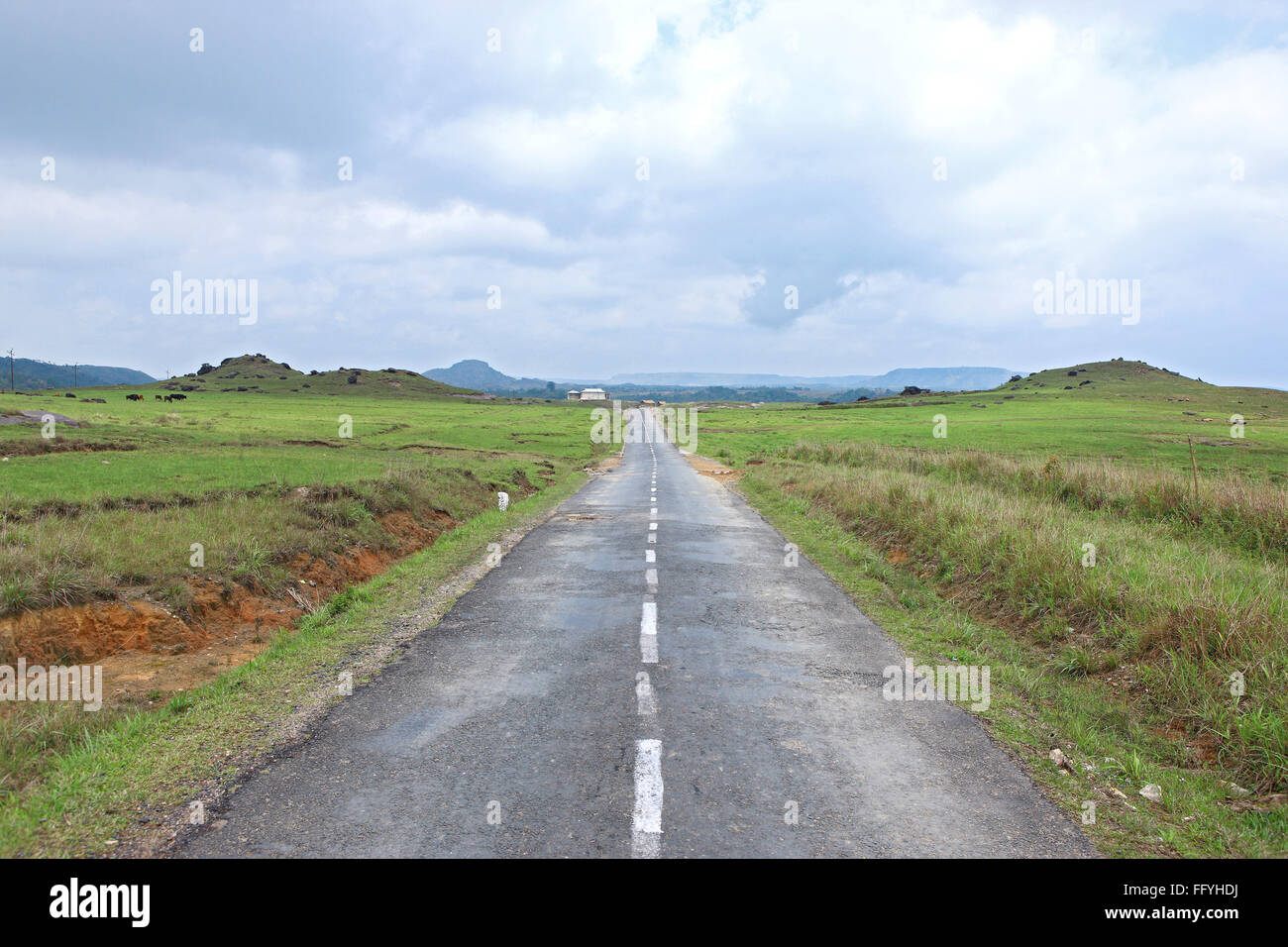 Lange Strecke von der Straße; Cherrapunji; Meghalaya; Indien Stockfoto