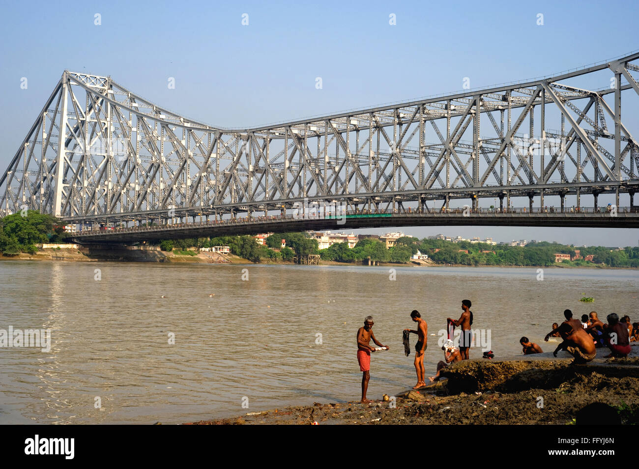 Howrah Brücke Rabindra Setu am Hooghly River bekannt; Kalkutta Calcutta; Westbengalen; Indien, 16. Oktober 2009 Stockfoto