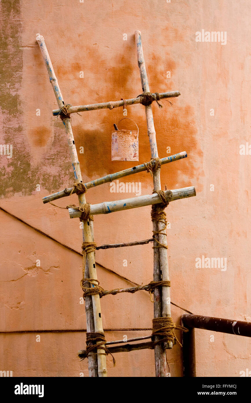 Zinn Bambus Treppe hängen Stockfoto